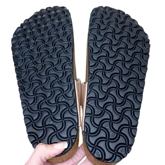 Staud x Birkenstock Gizeh Sandals In High Shine Beige 9 NWT - Picture 3 of 6